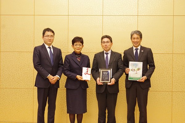 さぎんＣＳＲ私募債｢地域の芽・育む債」
を通じた教育関連物品の寄贈（佐賀銀行）